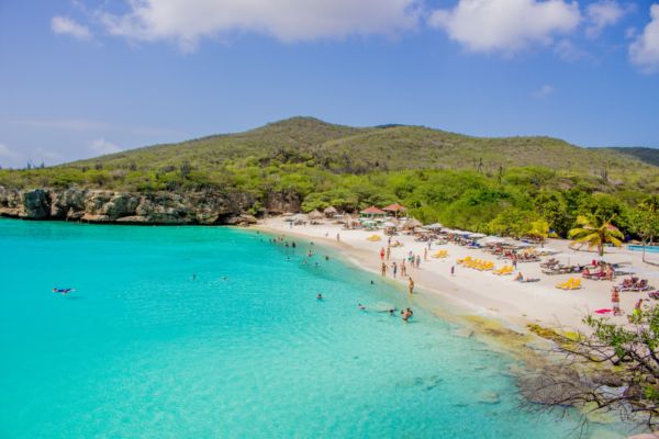 Diving Bonaire in Covid Times beach scene